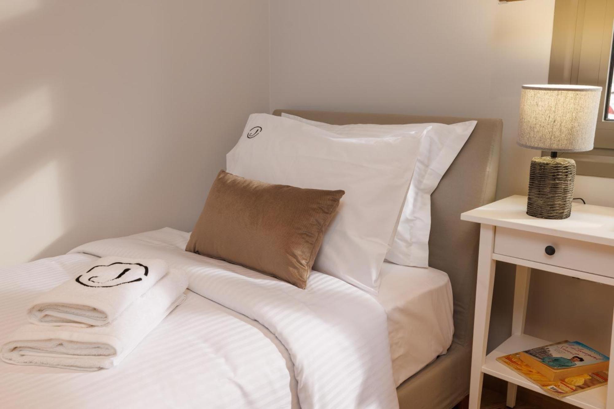 Jolly Suites كاندية المظهر الخارجي الصورة