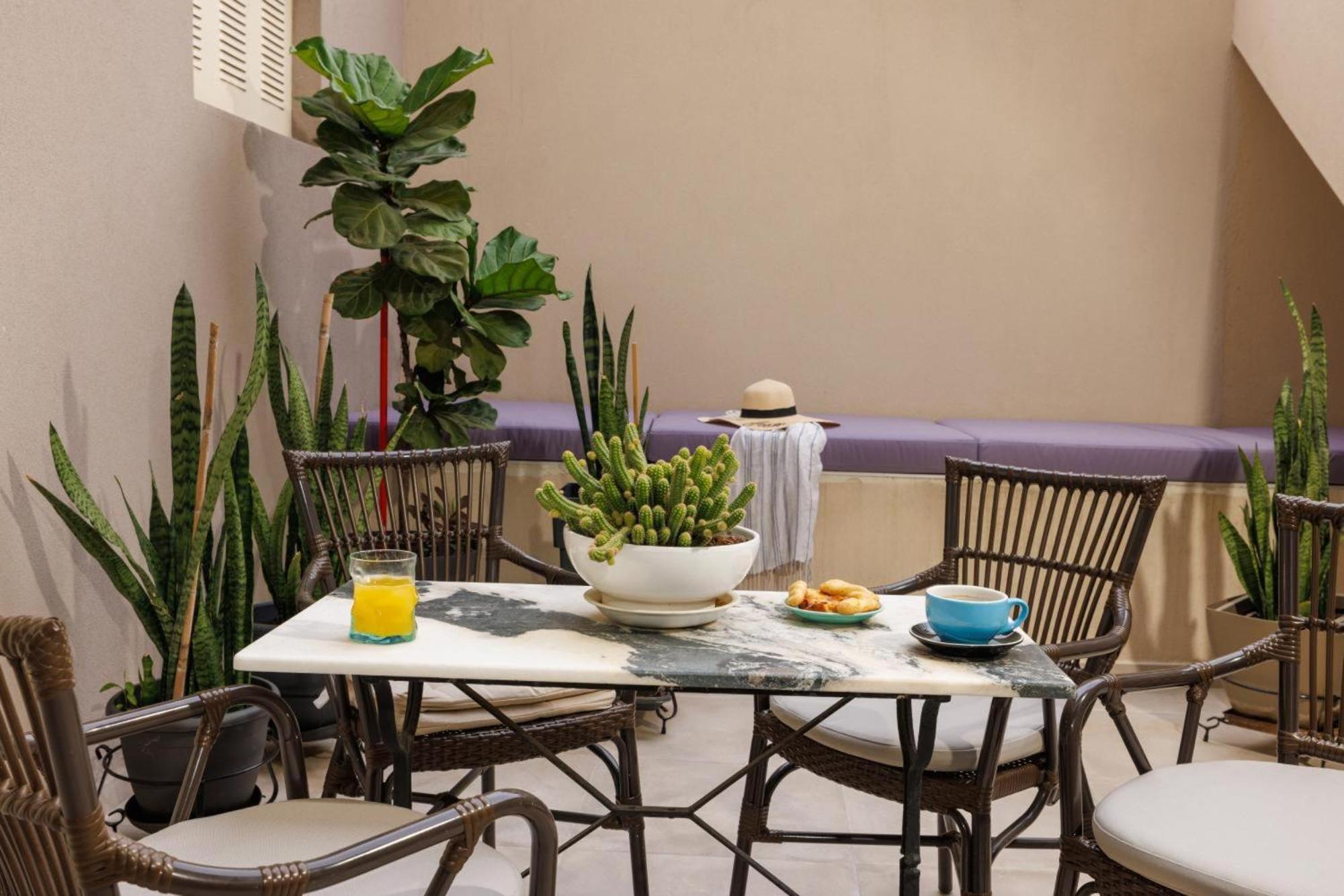Jolly Suites كاندية المظهر الخارجي الصورة