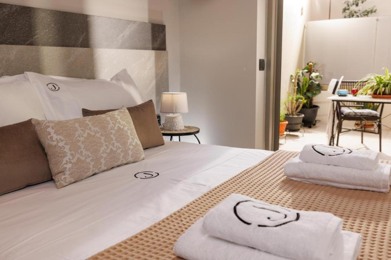 Jolly Suites كاندية المظهر الخارجي الصورة